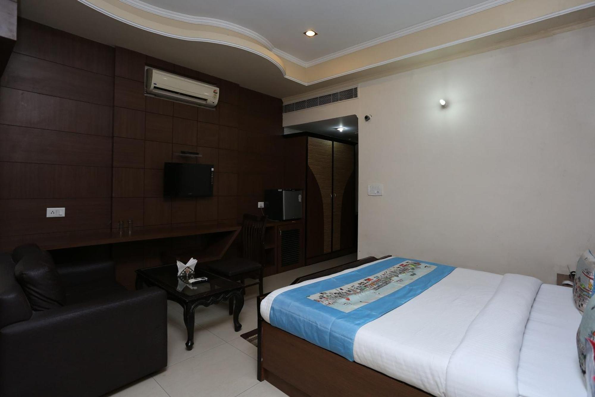 Hotel O Mukut Regency Ghaziabad Εξωτερικό φωτογραφία